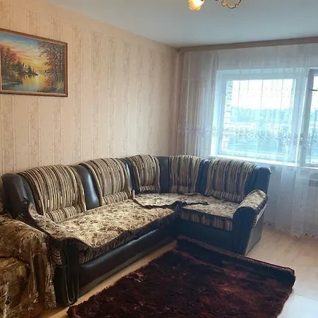 ореховая горка с балконом и лифтом Apartment