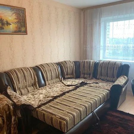 ореховая горка с балконом и лифтом Apartamento Narva