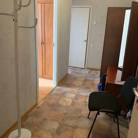 ореховая горка с балконом и лифтом Apartamento *