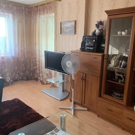 ореховая горка с балконом и лифтом Apartamento *