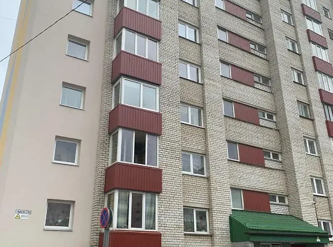 ореховая горка с балконом и лифтом شقة *