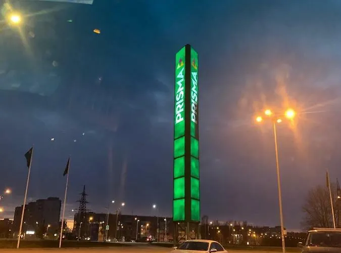 ореховая горка с балконом и лифтом *