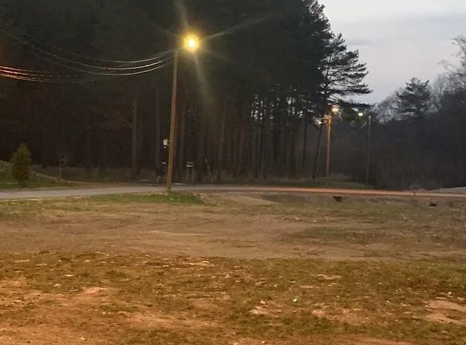 ореховая горка с балконом и лифтом شقة *