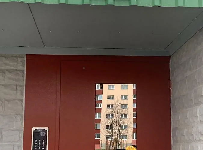 ореховая горка с балконом и лифтом *