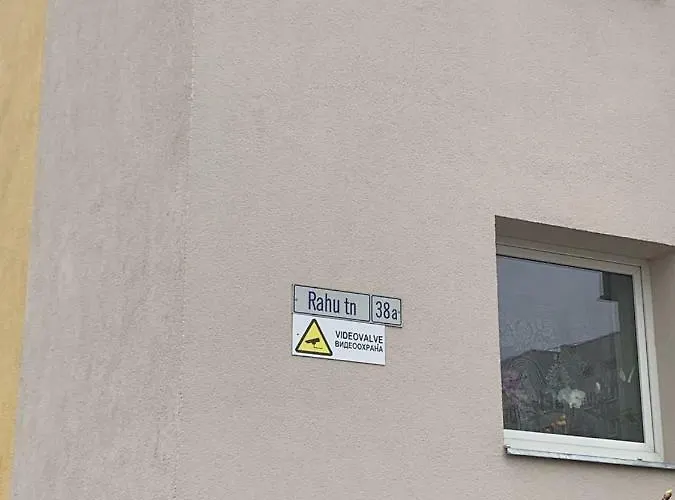 ореховая горка с балконом и лифтом شقة *