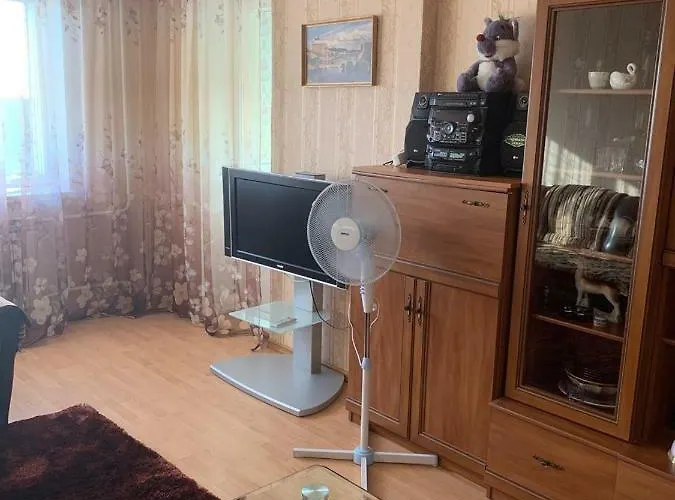 ореховая горка с балконом и лифтом شقة *